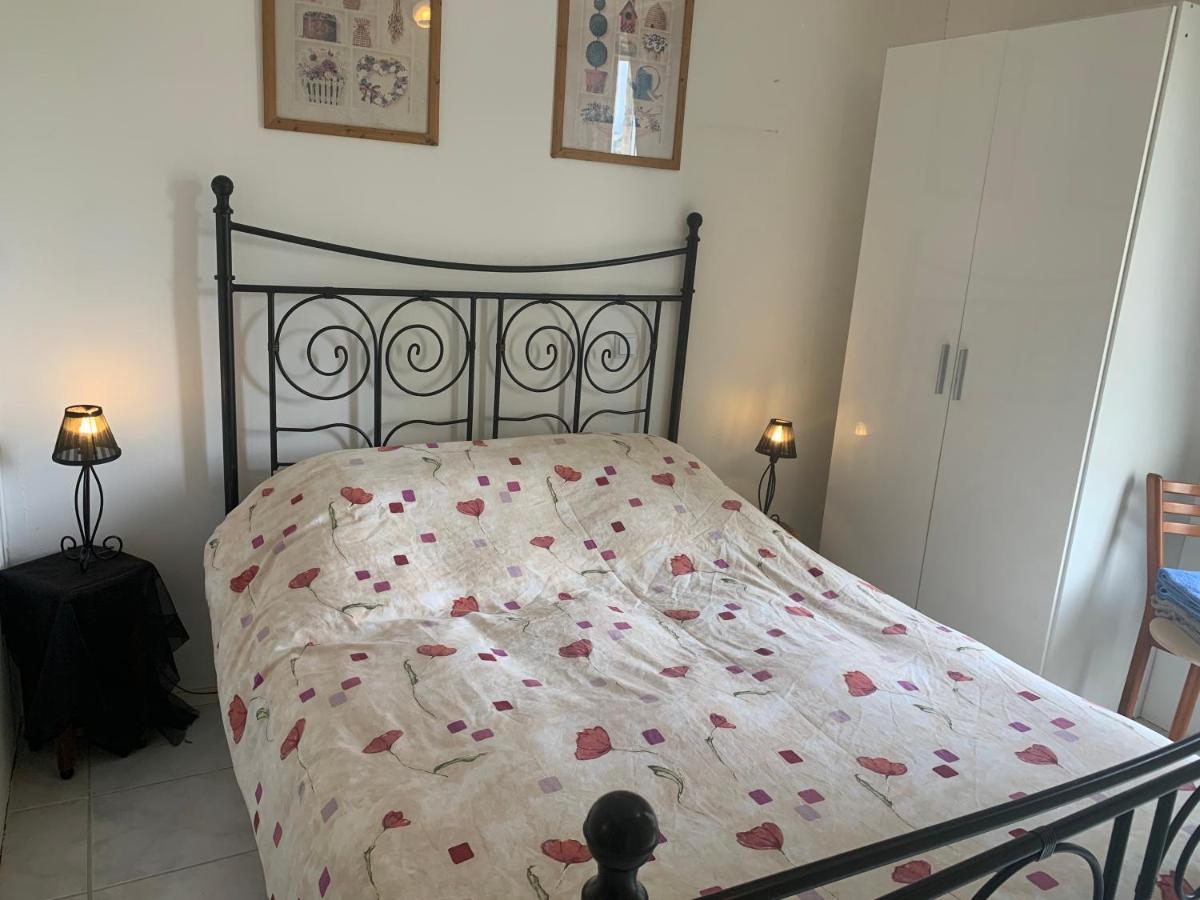 Chambres D'Hotes La Chaumiere Coulonges  Eksteriør bilde